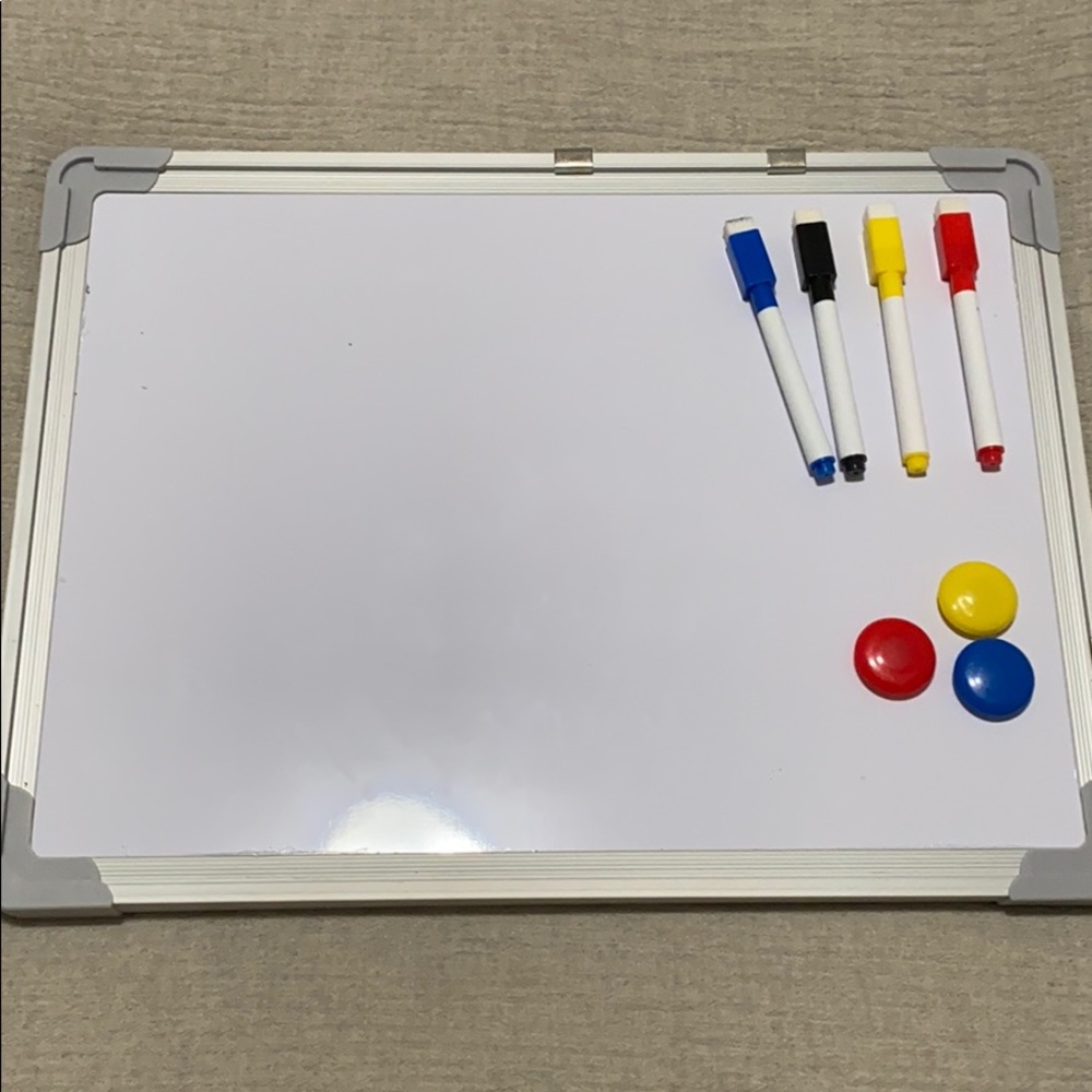 WHITE DRY ERASE BOARD